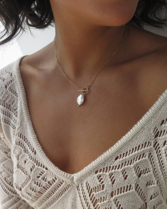 FRESHWATER PEARL TOGGLE DRAWN CABLE NECKLACE - The Littl - 14k Yellow Gold Fill - 39cm Necklaces