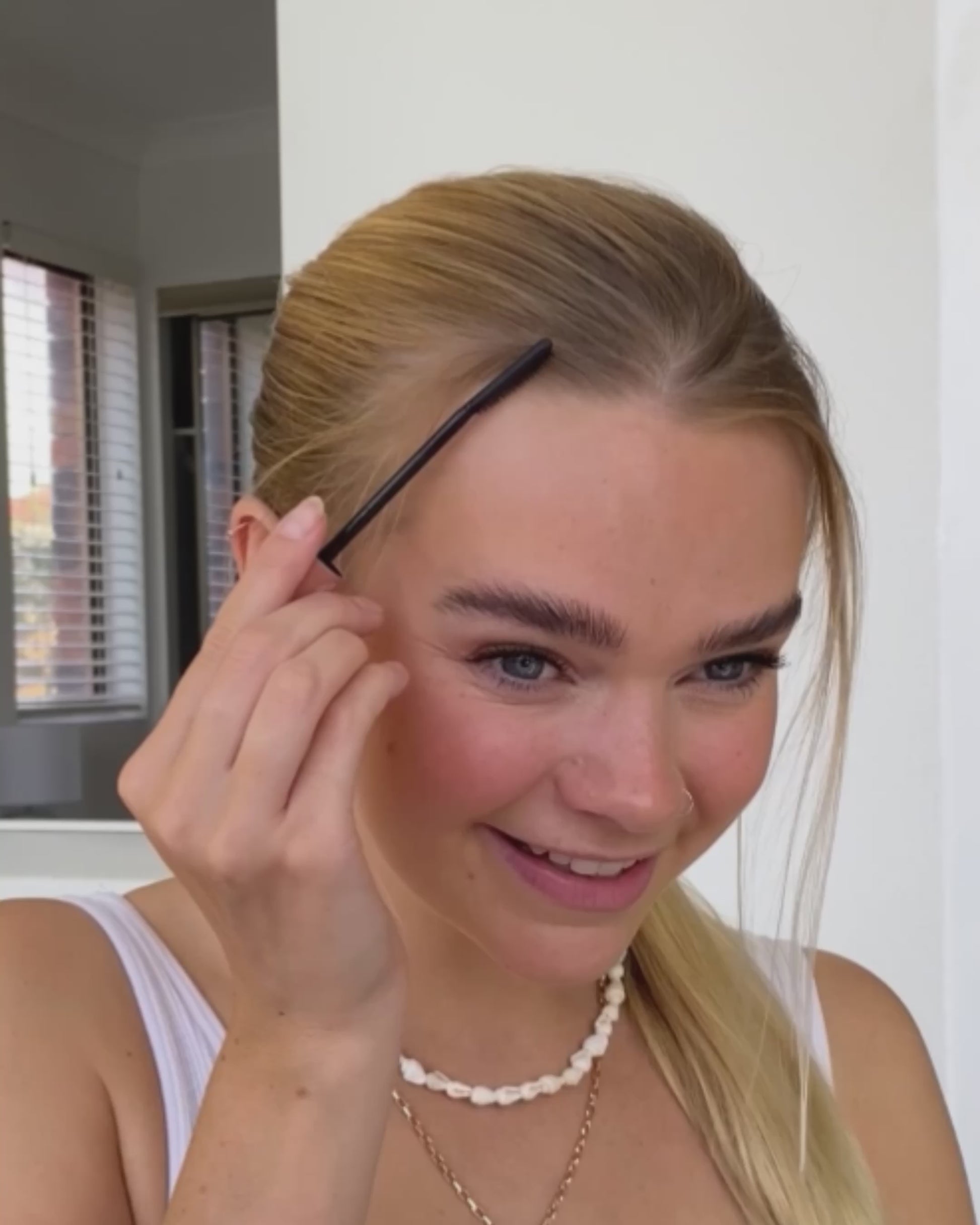 Flyaway Fix Serum FFS demo video