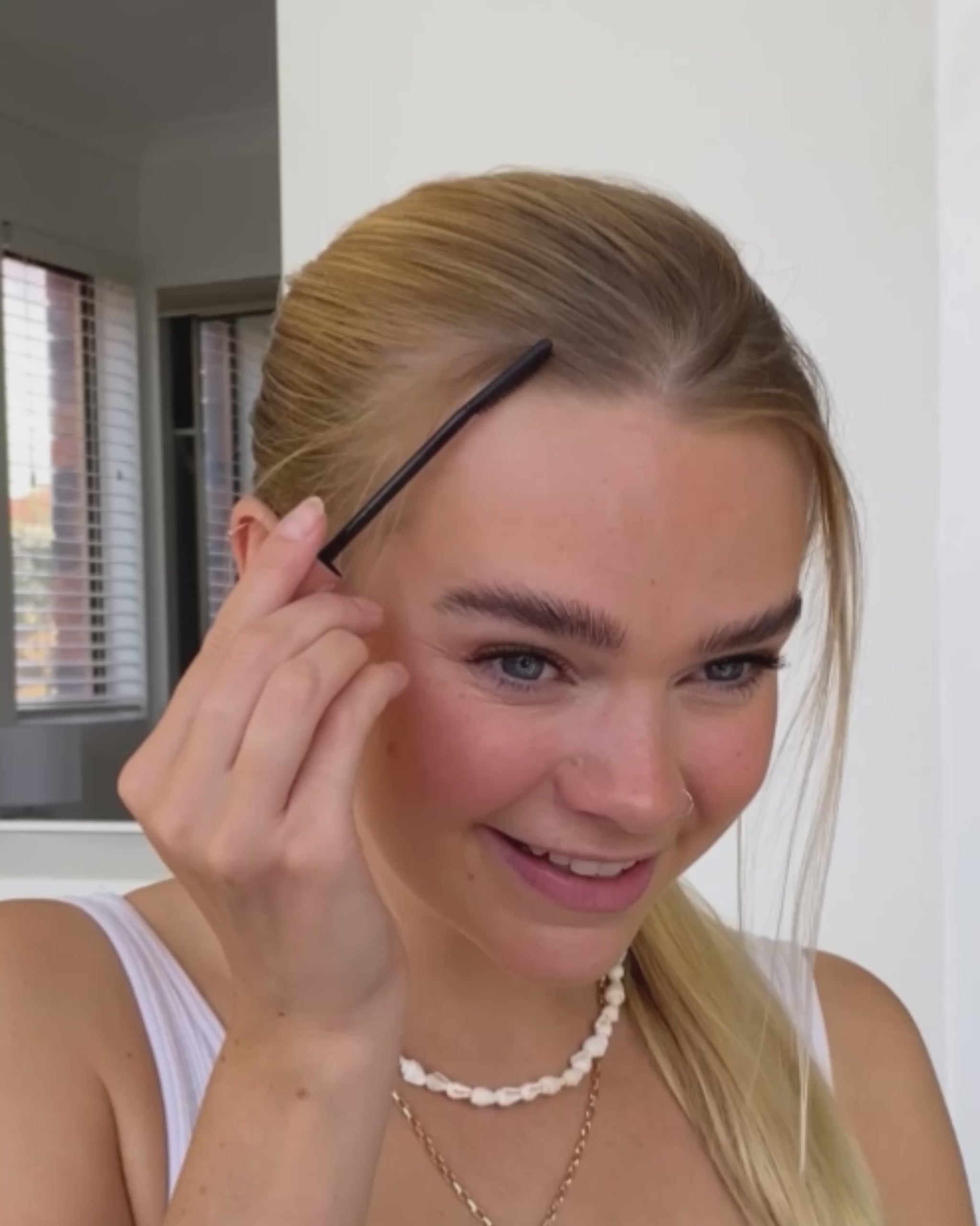 Flyaway Fix Serum FFS demo video