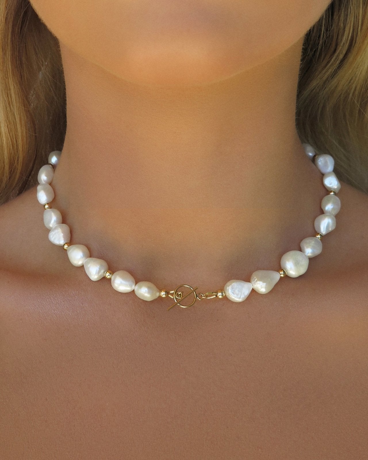 Load image into Gallery viewer, AZALIA FRESHWATER PEARL NECKLACE - The Littl - 14k Yellow Gold Fill - 42cm
