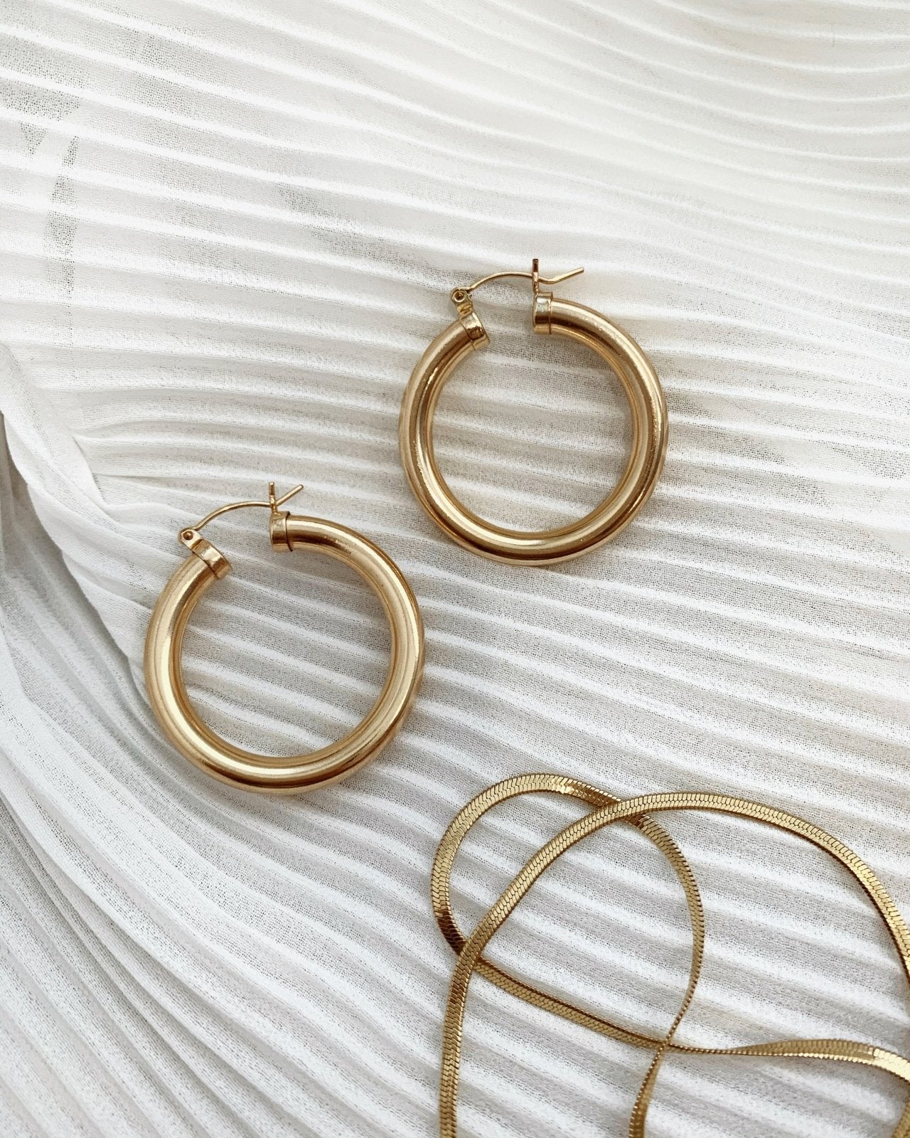Load image into Gallery viewer, CHICAGO HOOP EARRINGS- 14k Yellow Gold - The Littl - 20mm -
