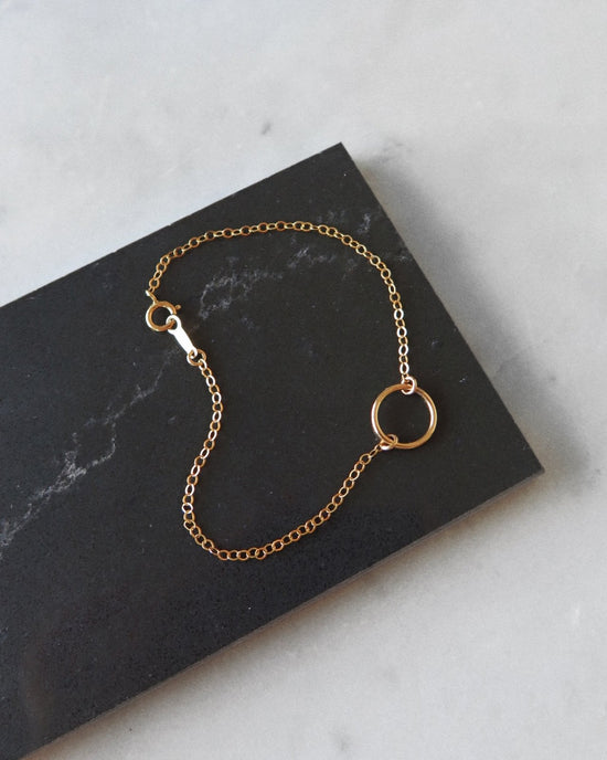 CIRCLE BRACELET- 14k Yellow Gold - The Littl - Classic Chain - 16cm