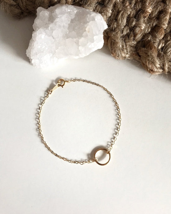 CIRCLE BRACELET- 14k Yellow Gold - The Littl - Classic Chain - 16cm