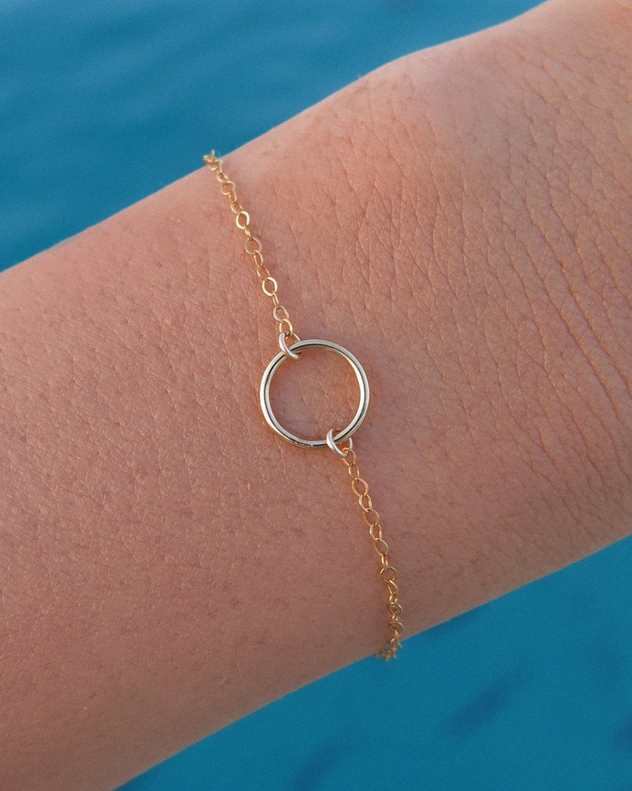 Load image into Gallery viewer, CIRCLE BRACELET- 14k Yellow Gold - The Littl - Classic Chain - 16cm
