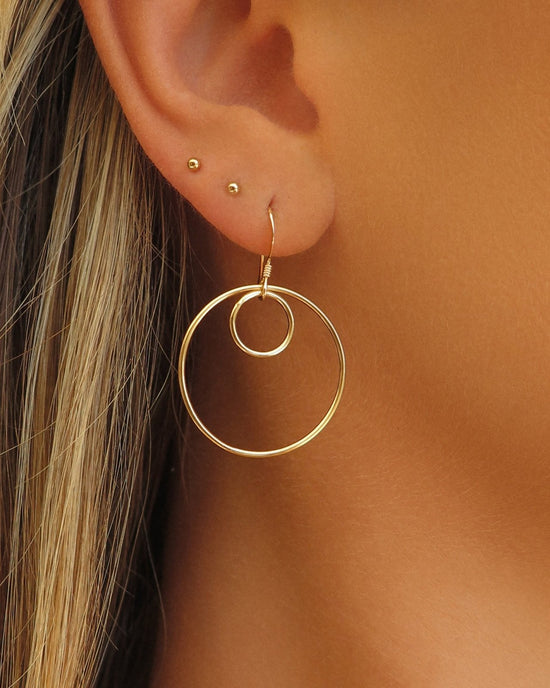 Load image into Gallery viewer, DOUBLE RING EARRINGS - The Littl - 14k Yellow Gold Fill -
