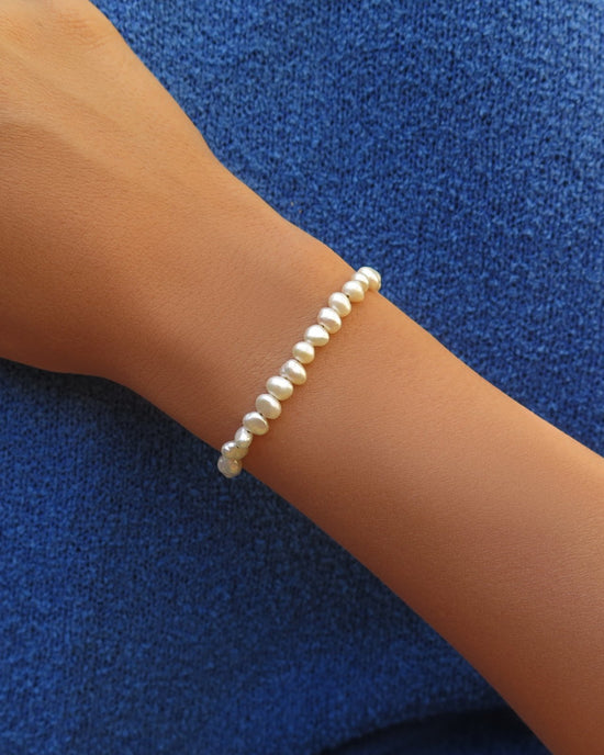 Load image into Gallery viewer, FRESHWATER PEARL BEADED BRACELET - The Littl - 14k Yellow Gold Fill - 16cm Bracelets
