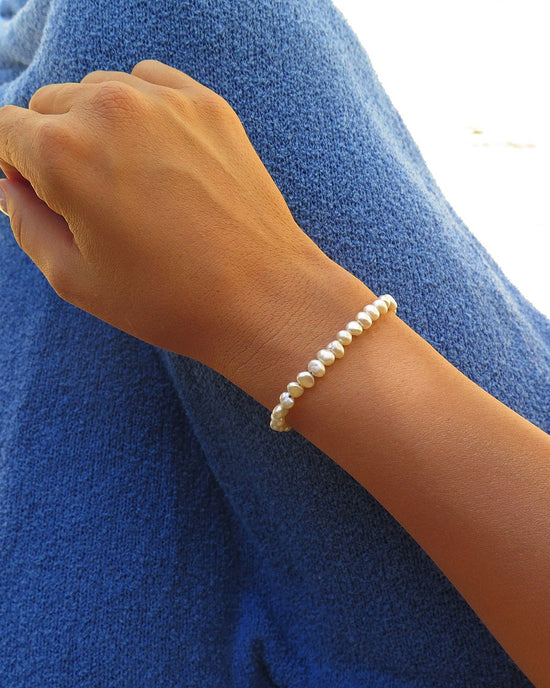 Load image into Gallery viewer, FRESHWATER PEARL BEADED BRACELET - The Littl - 14k Yellow Gold Fill - 16cm Bracelets
