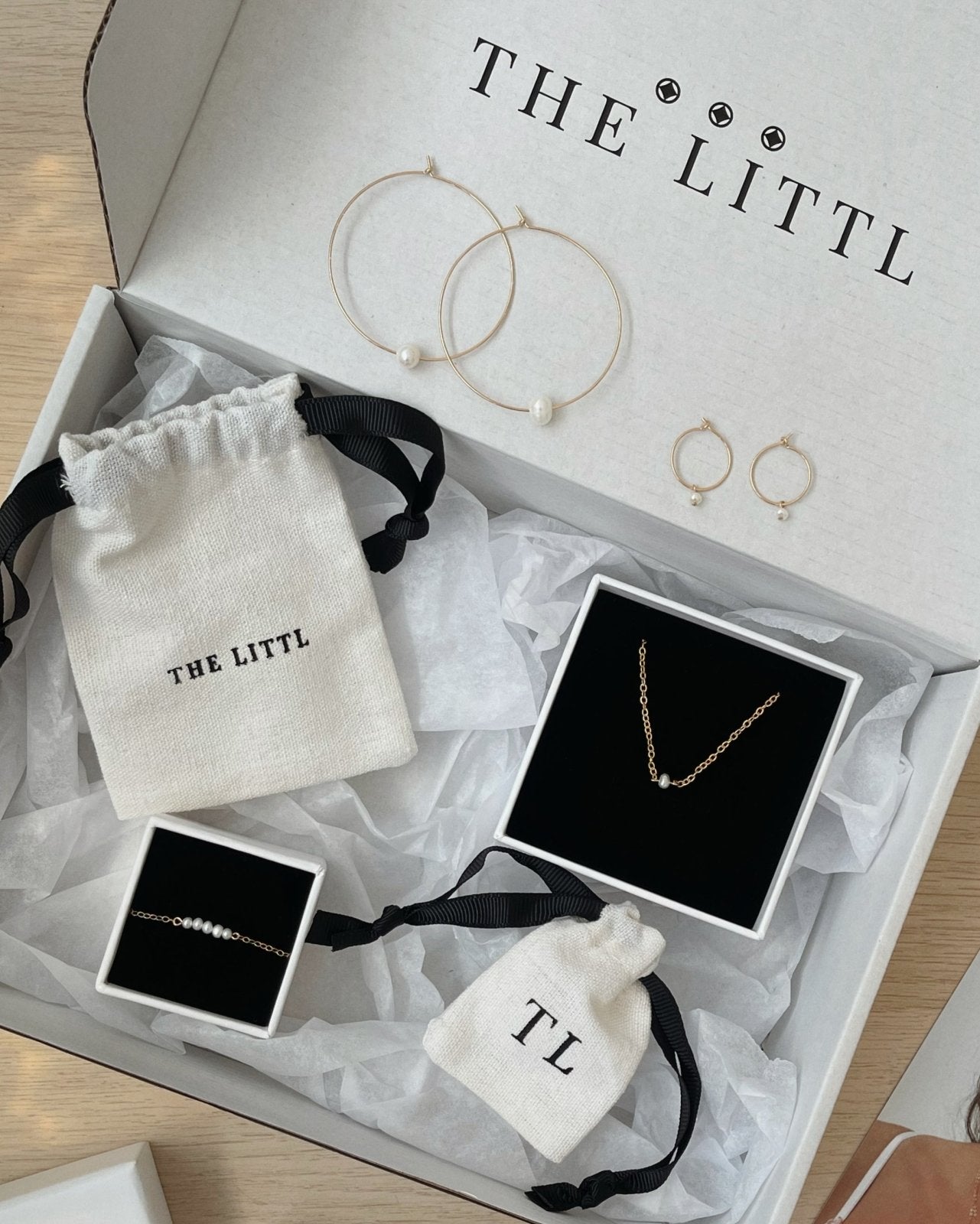 Load image into Gallery viewer, FRESHWATER PEARL JEWELLERY BUNDLE- 14k Yellow Gold ($480 value) - The Littl - Classic Chain (worth $480) -

