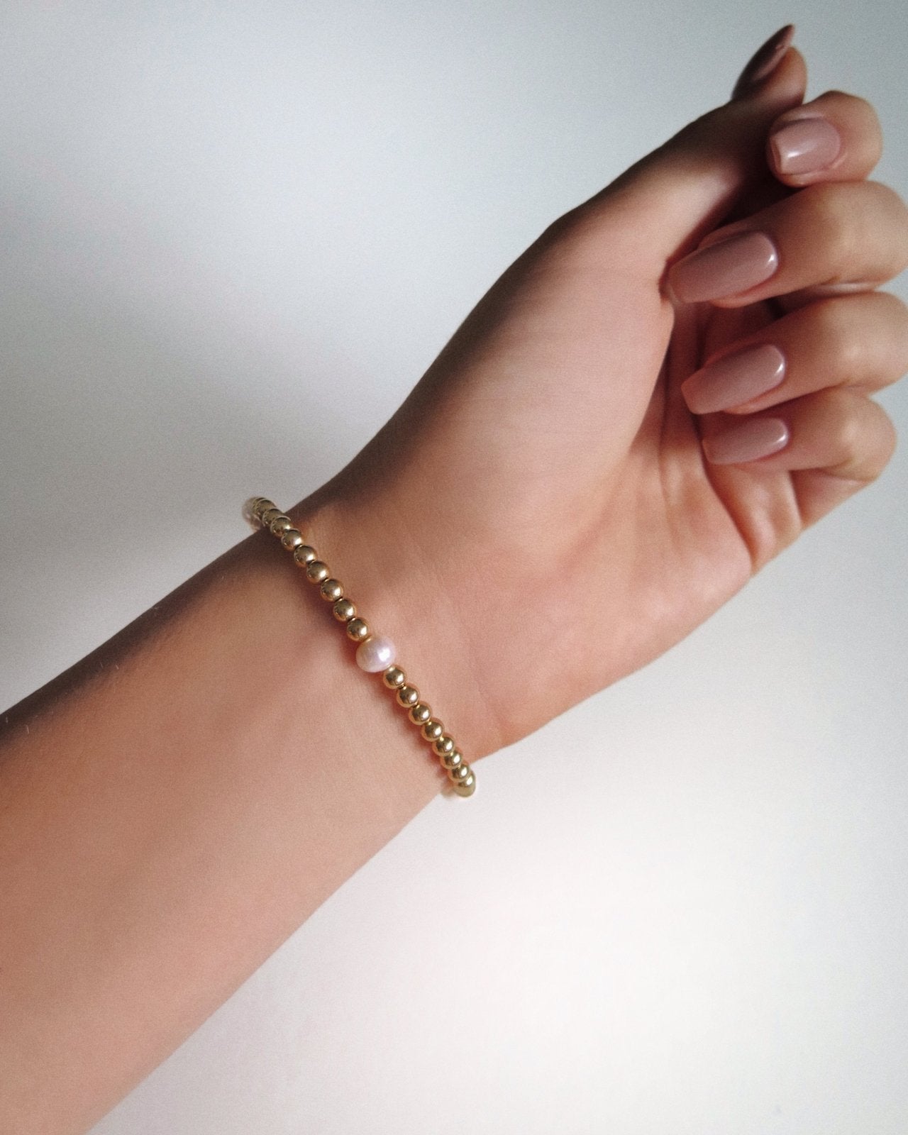 Load image into Gallery viewer, FRESHWATER PEARL LARGE BEADED BRACELET - The Littl - 14k Yellow Gold Fill - 16cm
