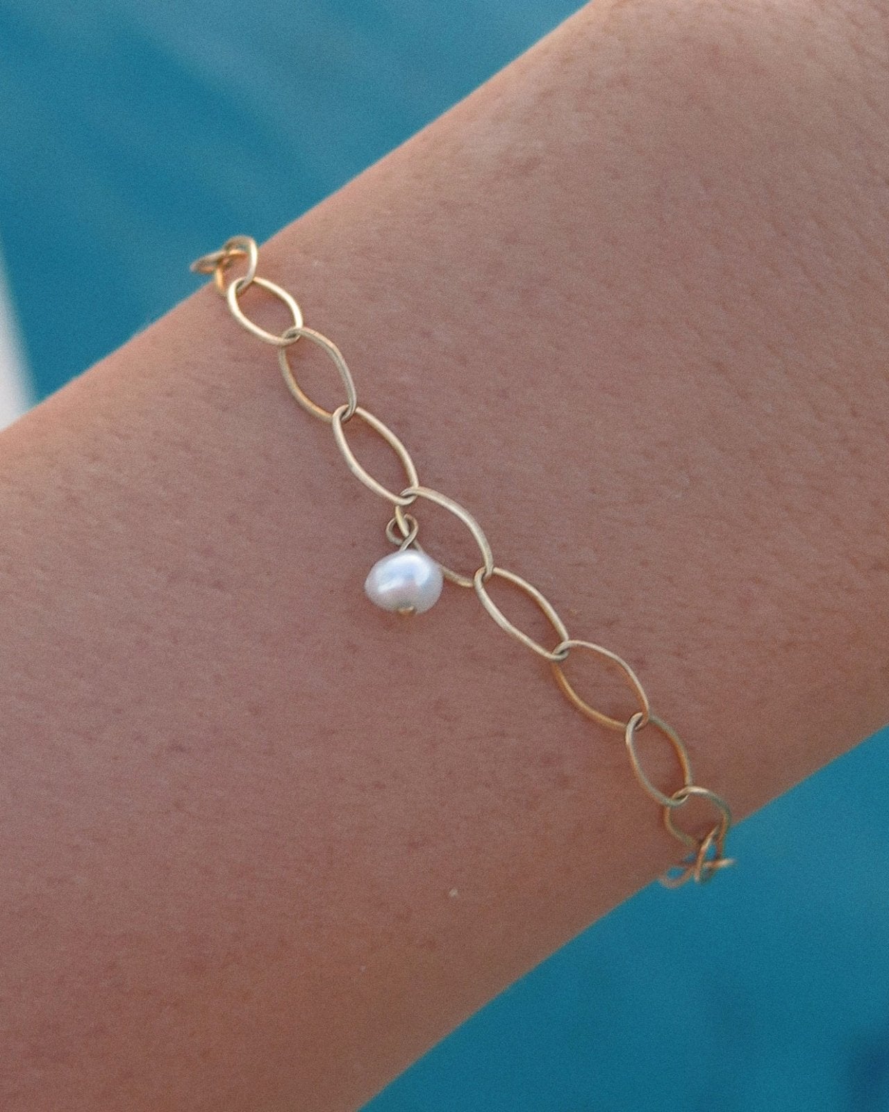 FRESHWATER PEARL OVAL CHAIN BRACELET- 14k Yellow Gold - The Littl - 16cm -