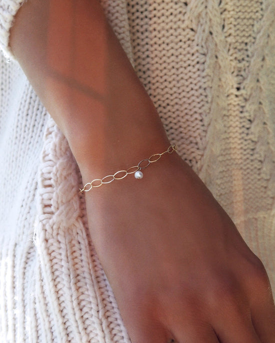 FRESHWATER PEARL OVAL CHAIN BRACELET- 14k Yellow Gold - The Littl - 16cm -