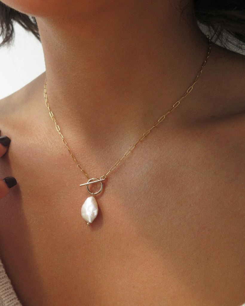 FRESHWATER PEARL TOGGLE DRAWN CABLE NECKLACE - The Littl - 14k Yellow Gold Fill - 39cm Necklaces