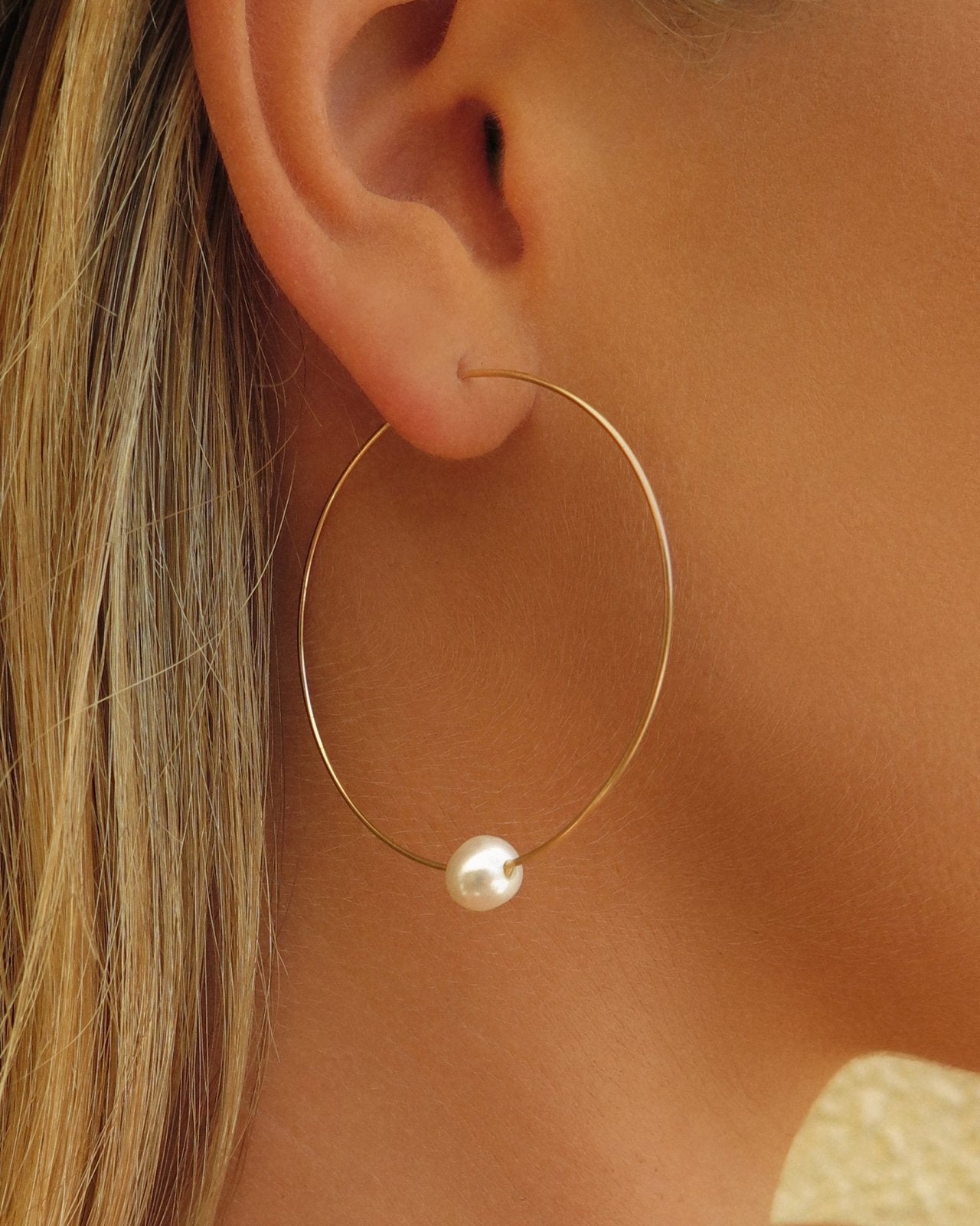 Load image into Gallery viewer, LARGE FRESHWATER PEARL HOOP EARRINGS- 14k Yellow Gold - The Littl - -
