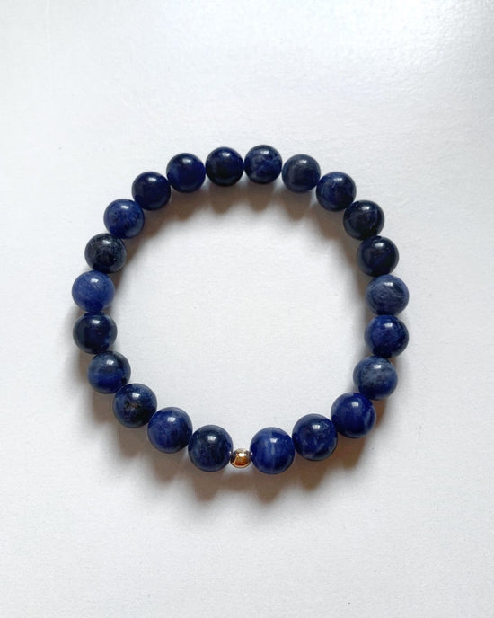 Load image into Gallery viewer, NAVY SODALITE BRACELET - The Littl - 14k Yellow Gold Fill - 16cm (S)
