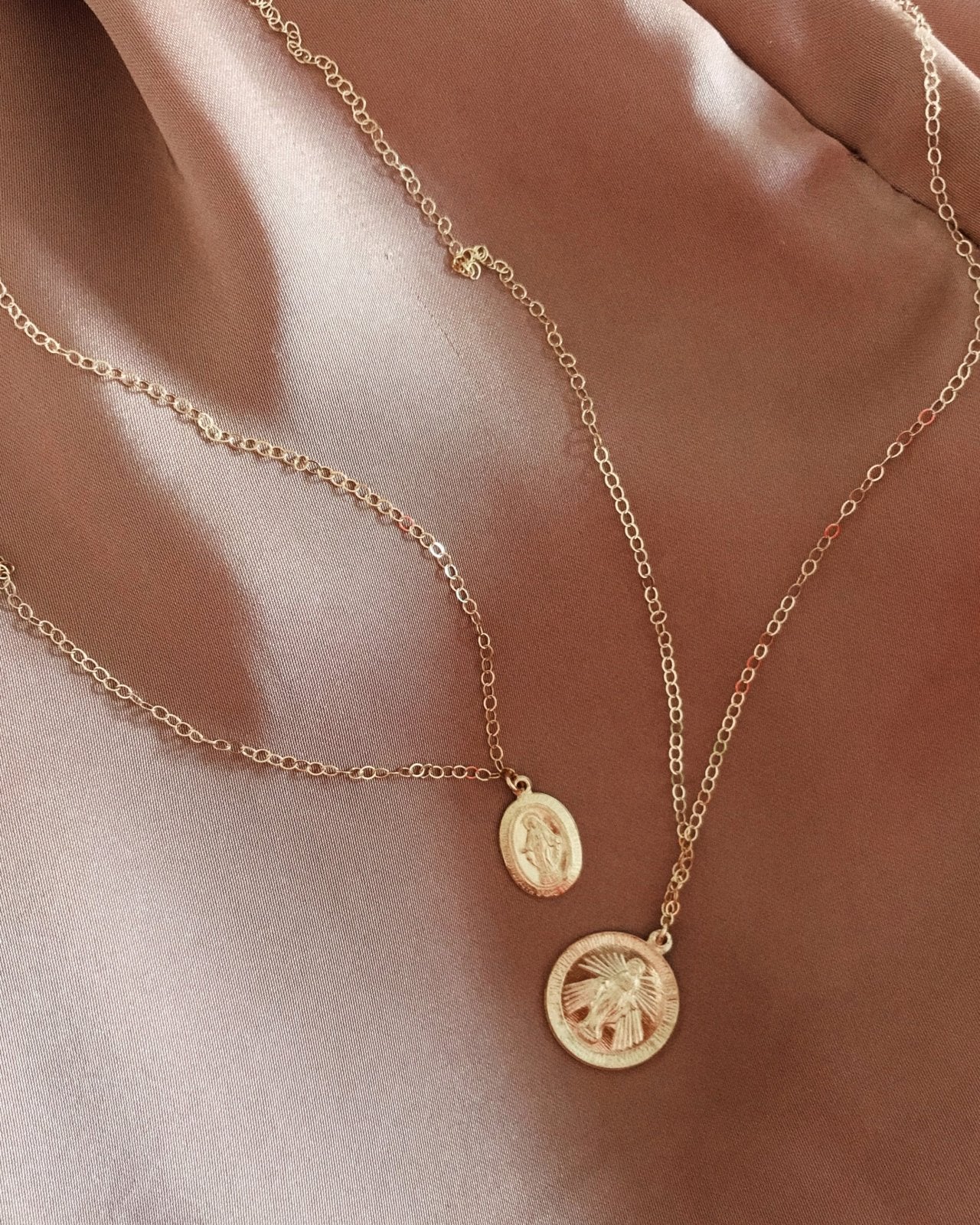 SMALL MIRACULOUS MEDAL NECKLACE- 14k Yellow Gold - The Littl - Deluxe Chain - 37cm (choker)