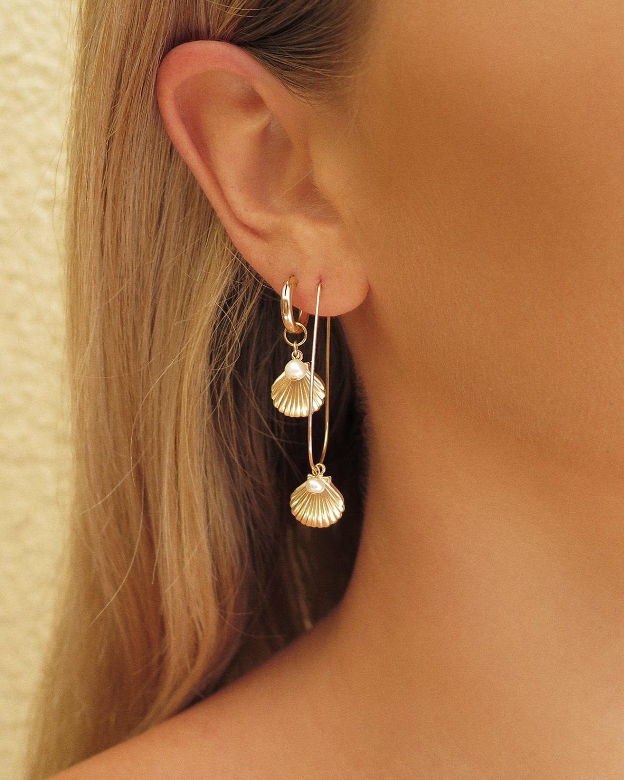 Load image into Gallery viewer, THICK FRESHWATER PEARL CLAM SHELL HOOP EARRINGS - The Littl - 14k Yellow Gold Fill - 12mm

