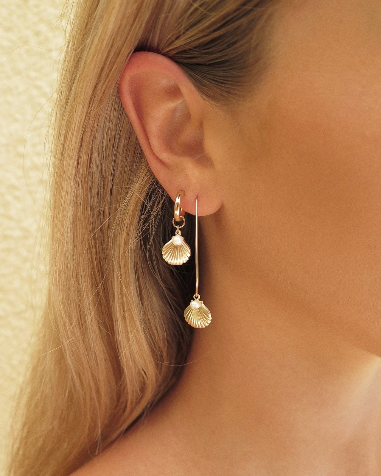 Load image into Gallery viewer, THICK FRESHWATER PEARL CLAM SHELL HOOP EARRINGS - The Littl - 14k Yellow Gold Fill - 12mm
