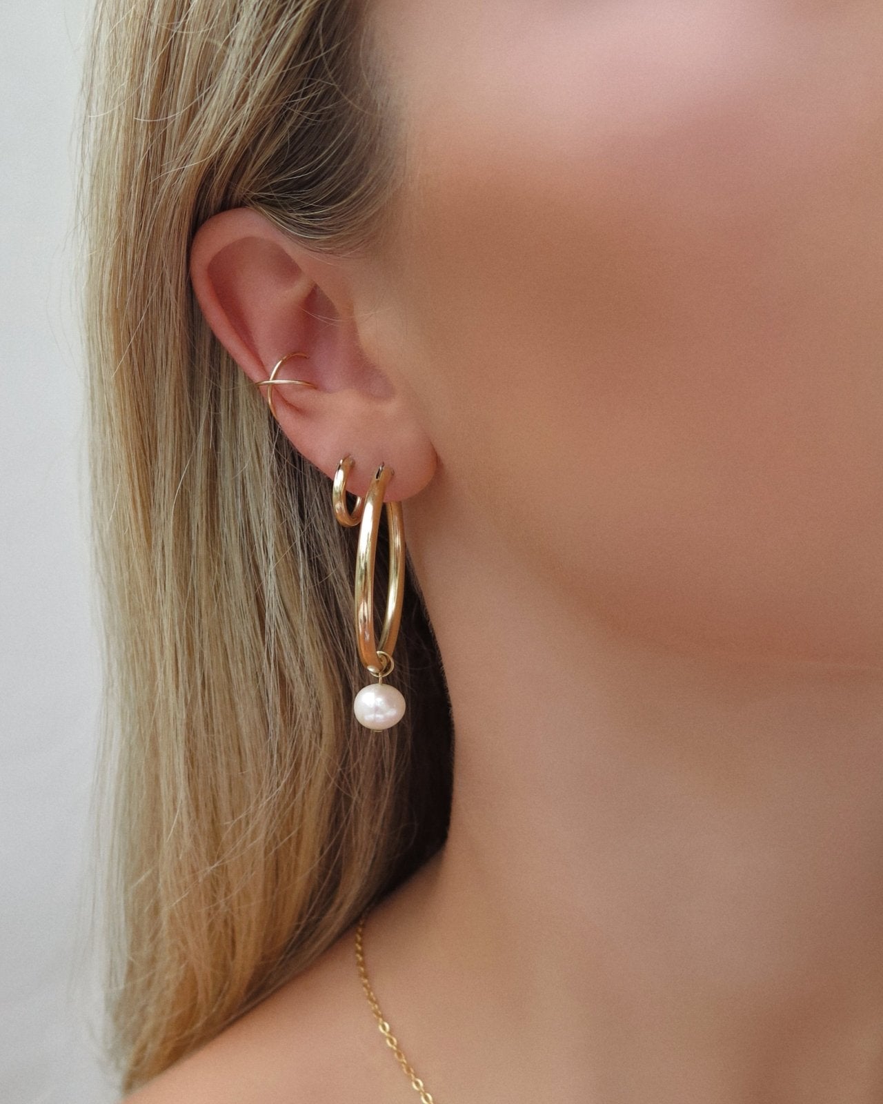 Load image into Gallery viewer, THICK HOOP EARRINGS- 14k Yellow Gold - The Littl - 12mm -
