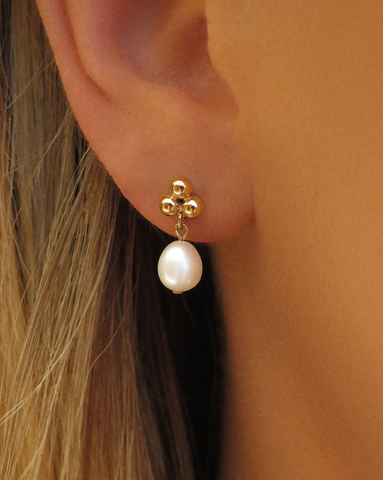 Teardrop - Pearl and Gold Earrings
