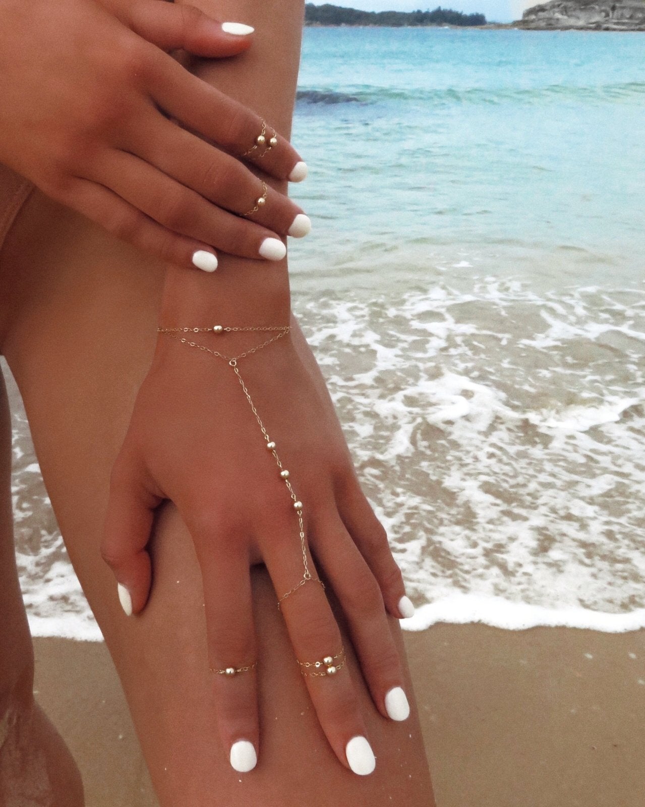 TRIPLE BEAD HAND-CHAIN- 14k Yellow Gold - The Littl - 16cm -